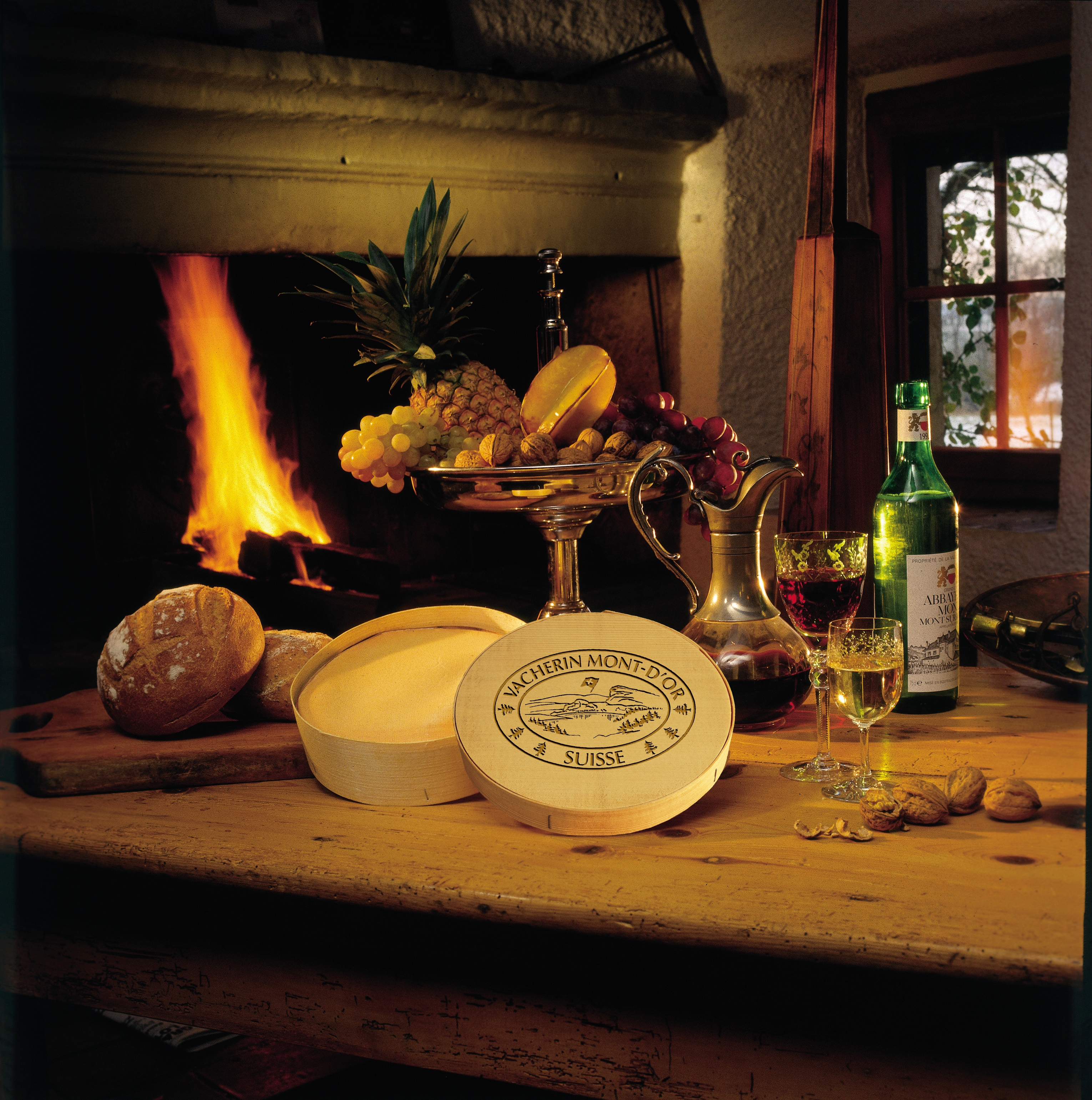 https://www.myswitzerland.com/-/media/st/gadmin/images/food%20and%20drink/cheese/valle_de_joux_kaesereien_40182.jpg