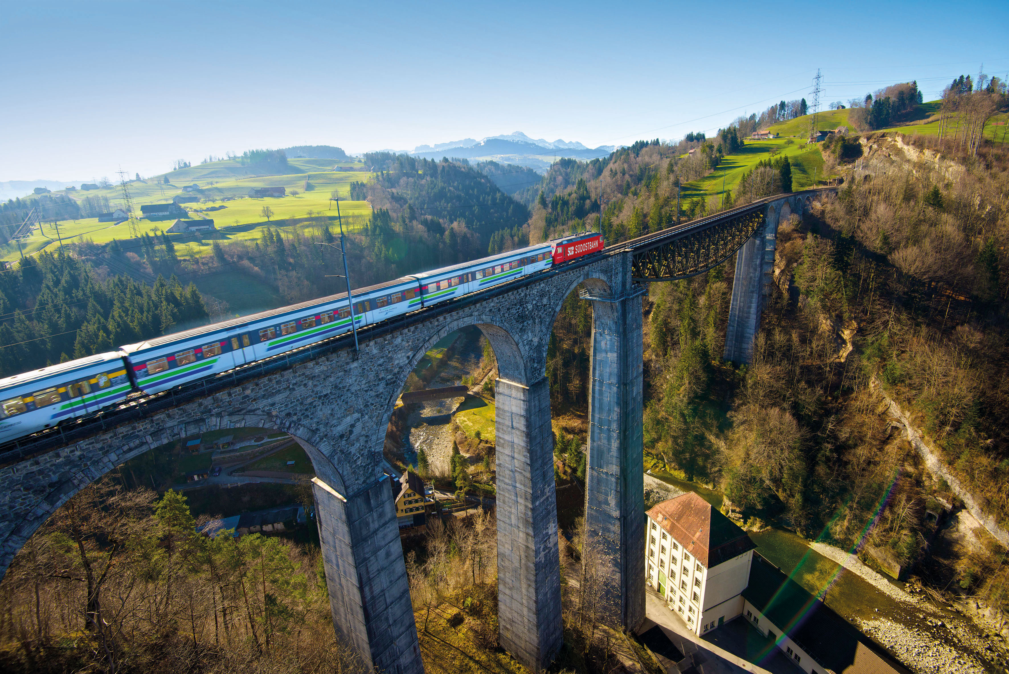 Мост с железной дорогой. Виадук Визен в Швейцарии. Железнодорожные мосты Швейцарии. Voralpen-Express Швейцария. Железнодорожный мост виадук Ландвассер.