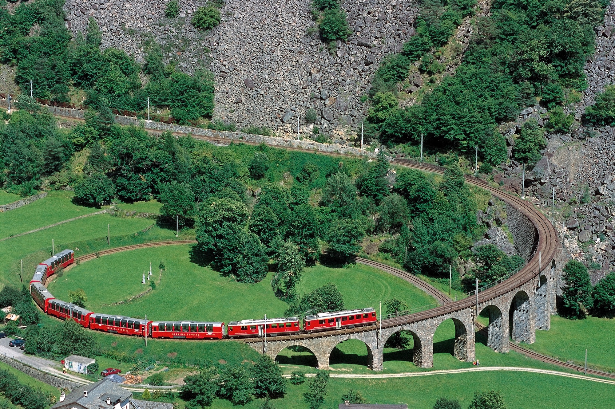 ブルージオ橋 スイス政府観光局